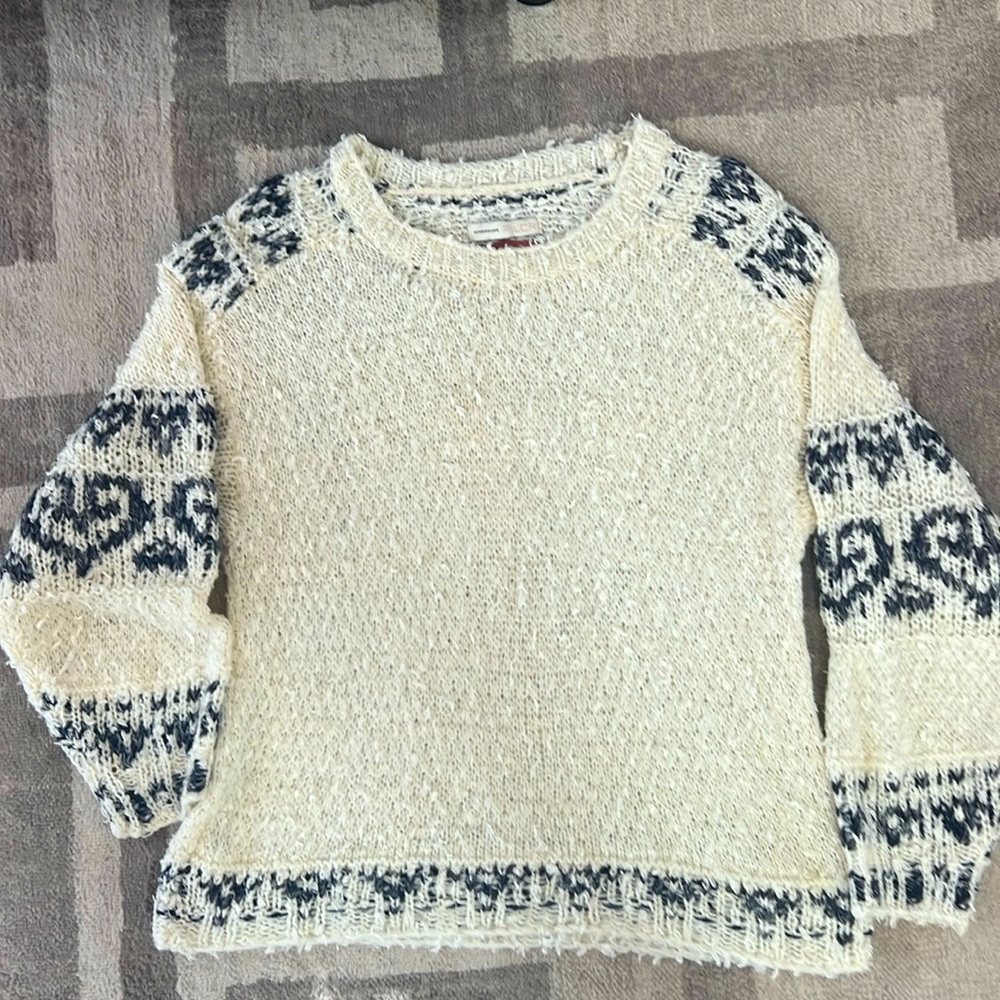Anthropologie off white cozy soft sweater with dark grey pattern, size medium